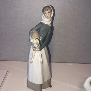 LLADRO GIRL WITH GOAT
